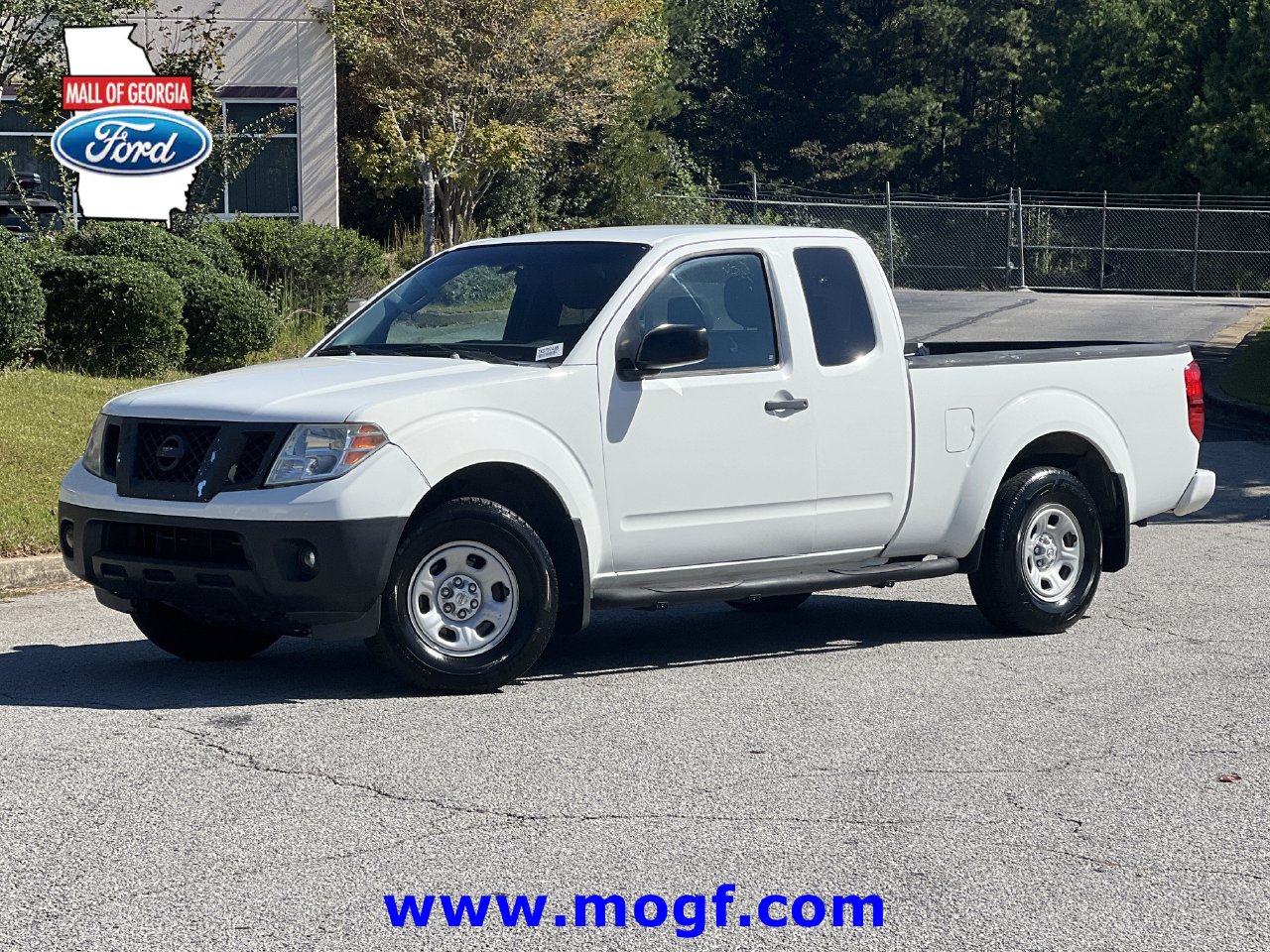 Glacier White 2017 Nissan Frontier Pickup Truck 4X2 5-Speed Automatic Overdrive