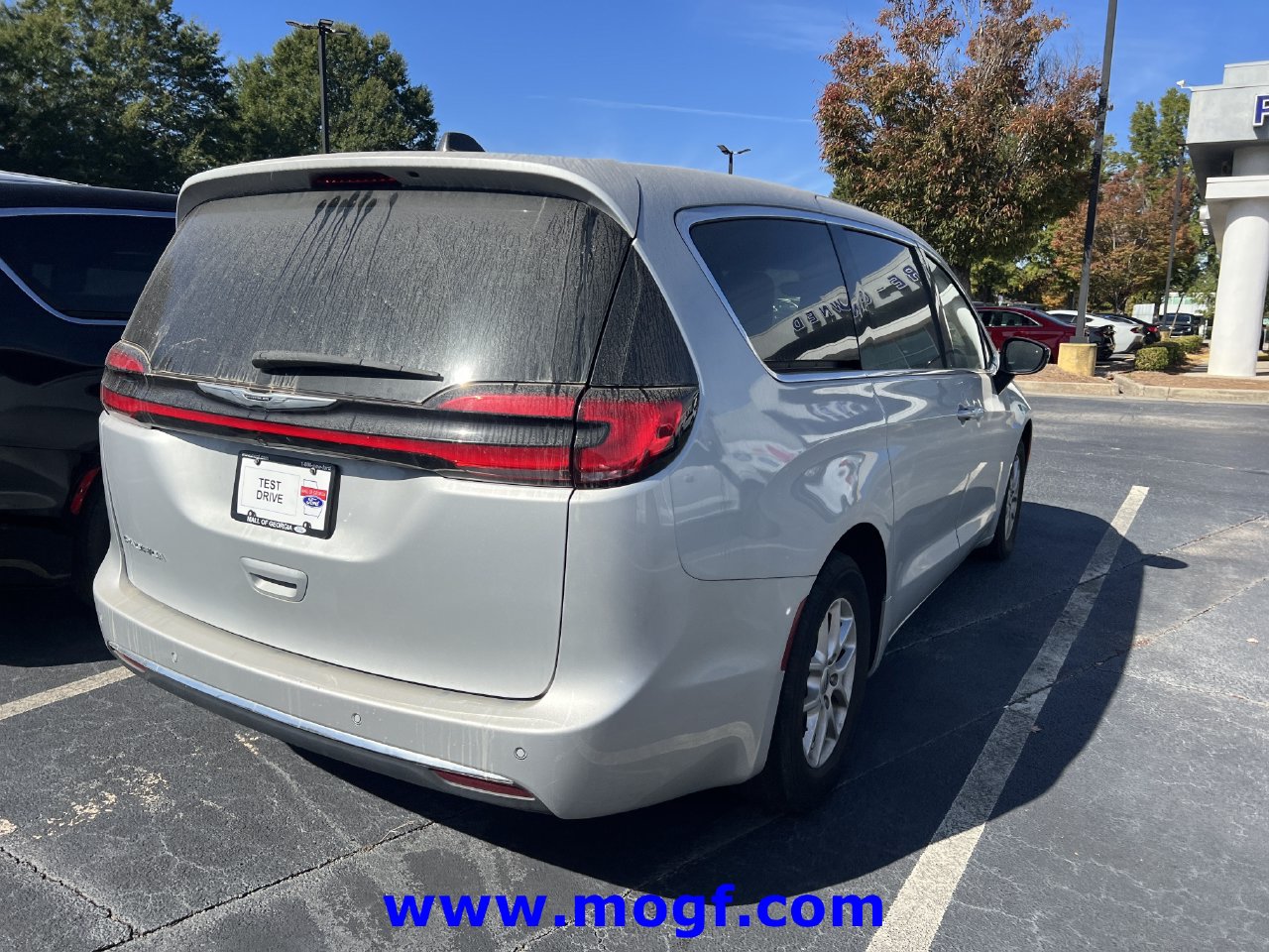 Used 2024 Chrysler Pacifica Touring L Minivan/Van