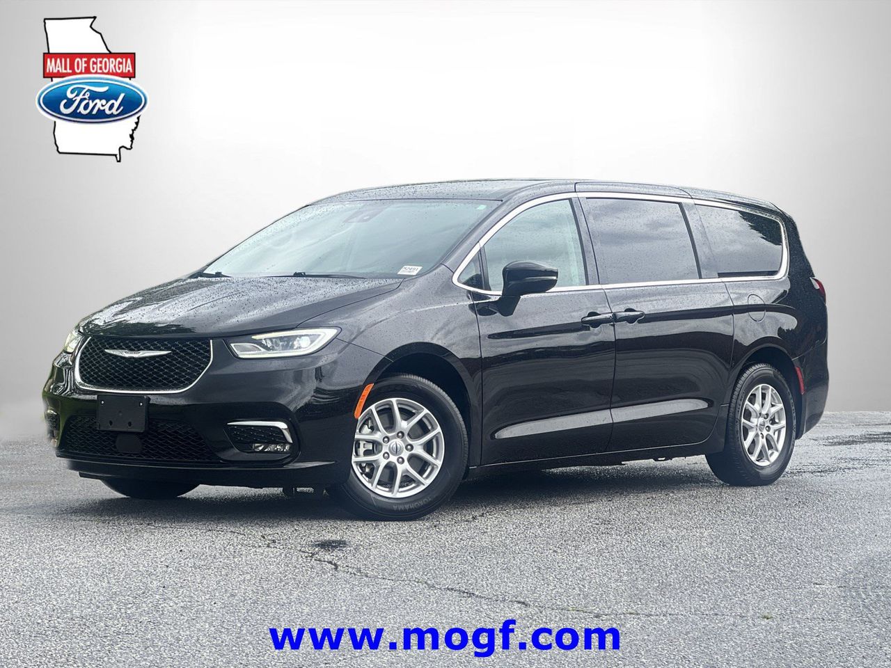 2024 Chrysler Pacifica Touring L's photo