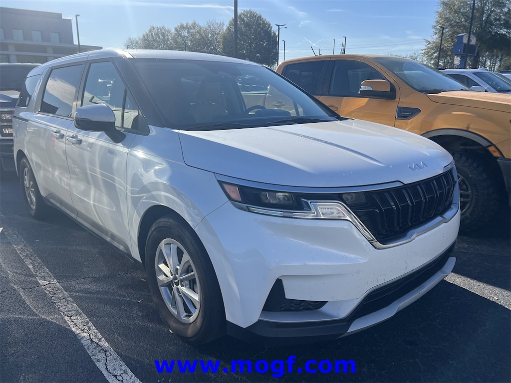 Used 2023 Kia Carnival LX Minivan/Van