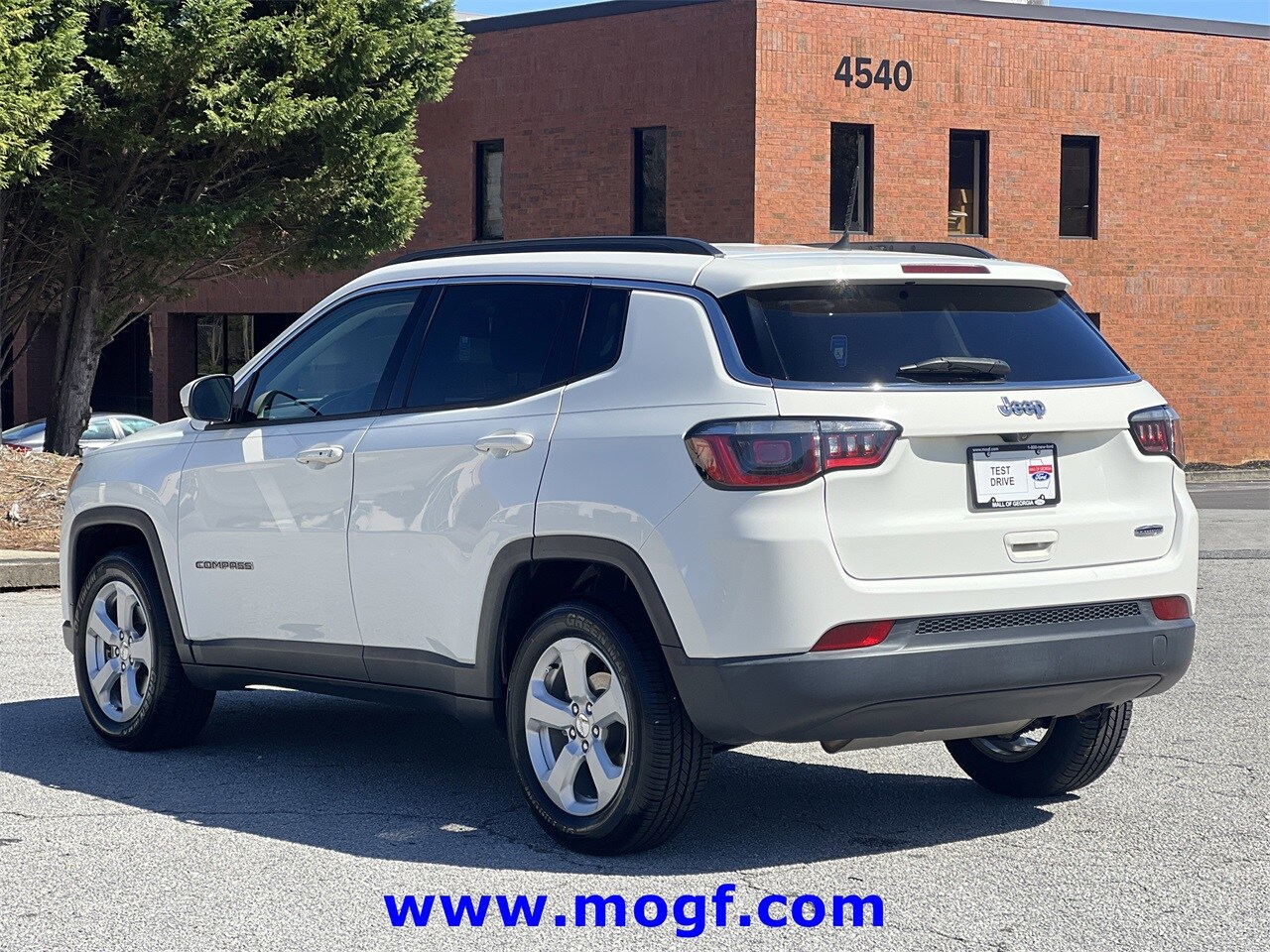 Used 2018 Jeep Compass Latitude with VIN 3C4NJCBB5JT233718 for sale in Sugar Hill, GA