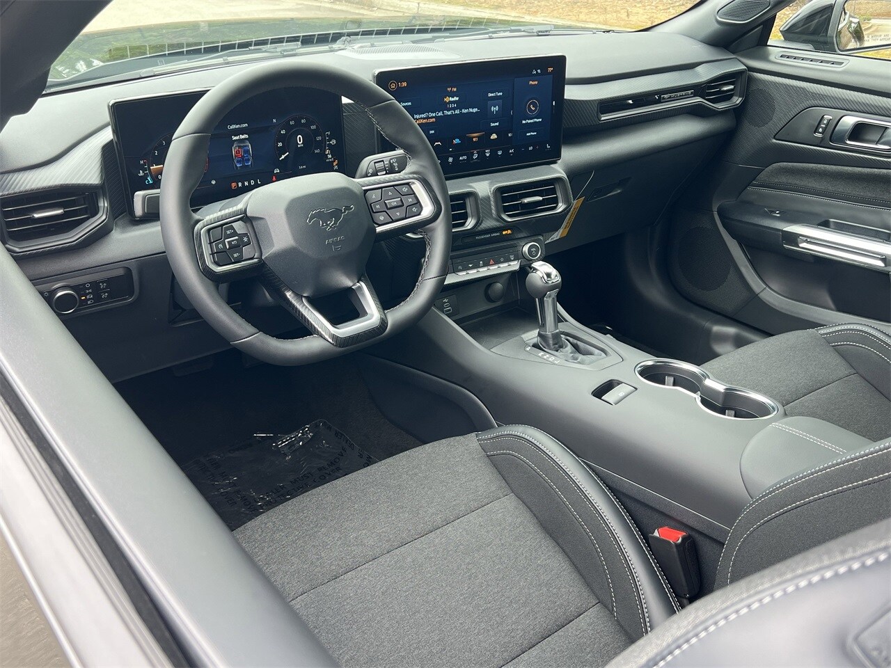 2025 Ford Mustang EcoBoost photo 2