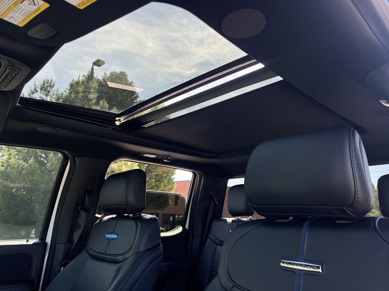 2025 Ford F-350 Super Duty Platinum - Photo 14