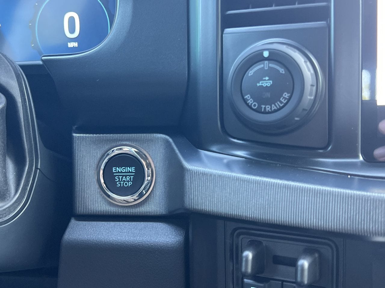 2025 Ford F-350 Super Duty Platinum - Photo 6