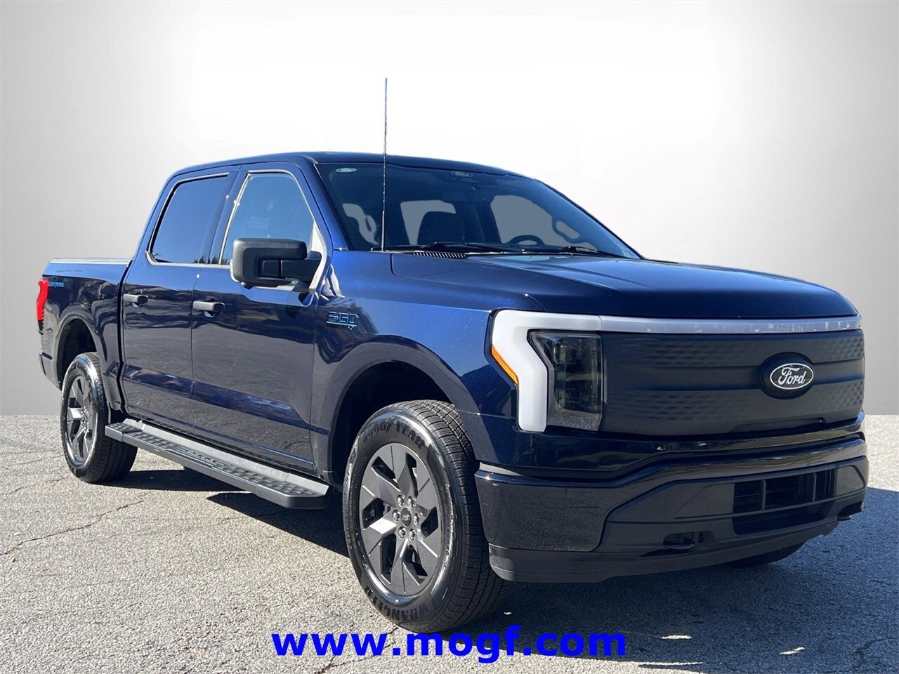 2024 Ford F-150 Lightning XLT photo 4