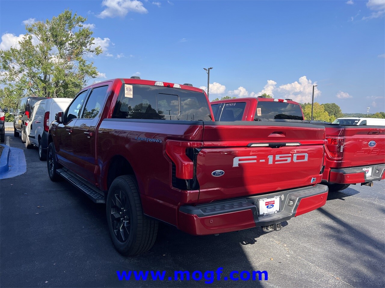 2023 Ford F-150 Lightning Lariat photo 2
