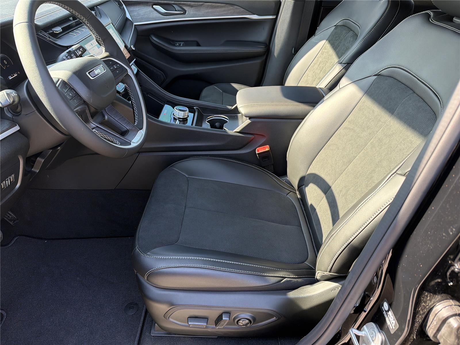 2026 Jeep Grand Cherokee Laredo - Photo 9
