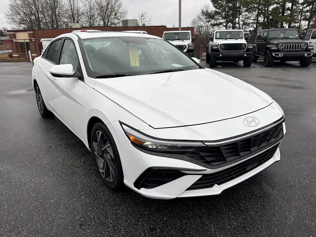 Used 2025 Hyundai Elantra SEL Convenience Sedan