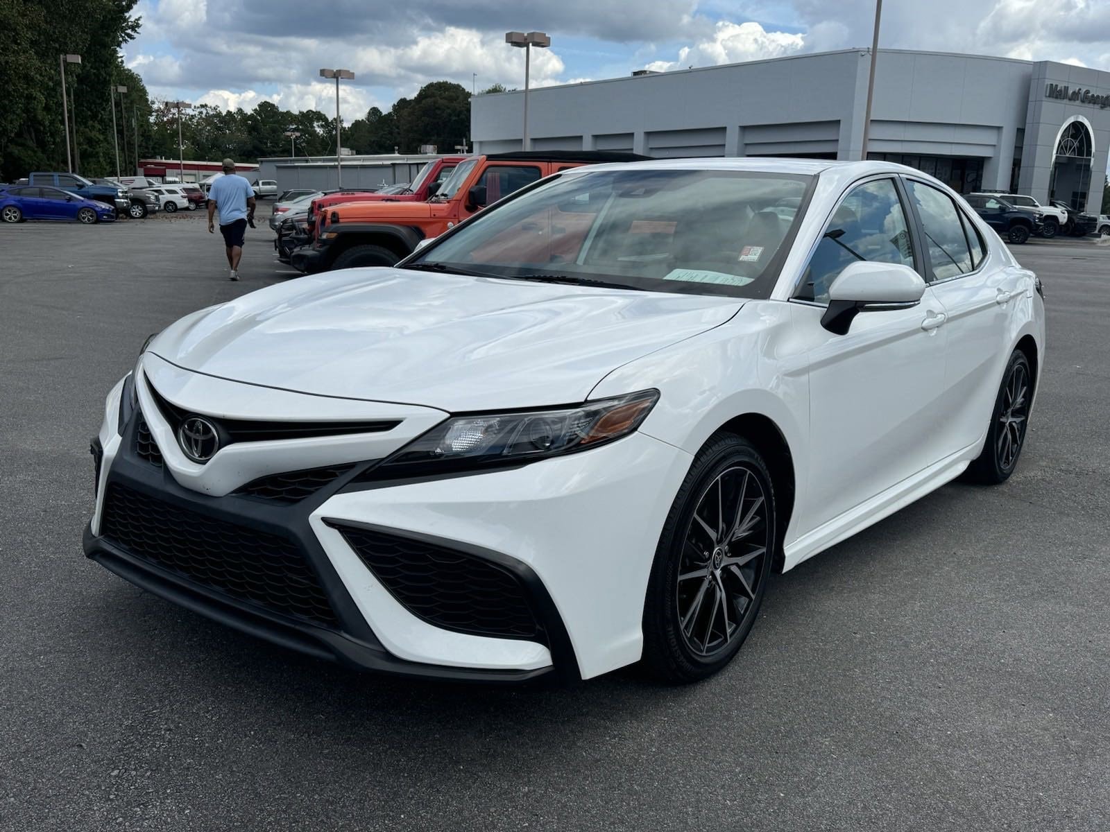 Used 2022 Toyota Camry SE with VIN 4T1G11AK6NU628416 for sale in Buford, GA