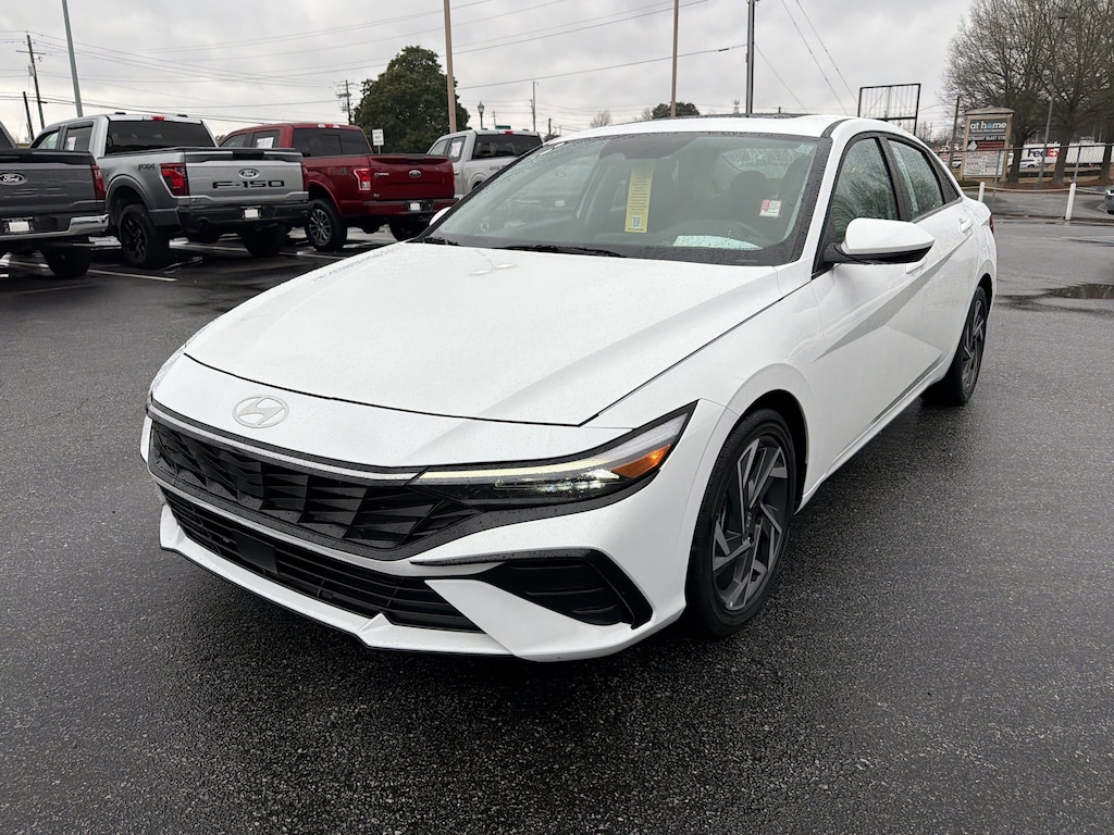 Used 2025 Hyundai Elantra SEL Convenience Sedan