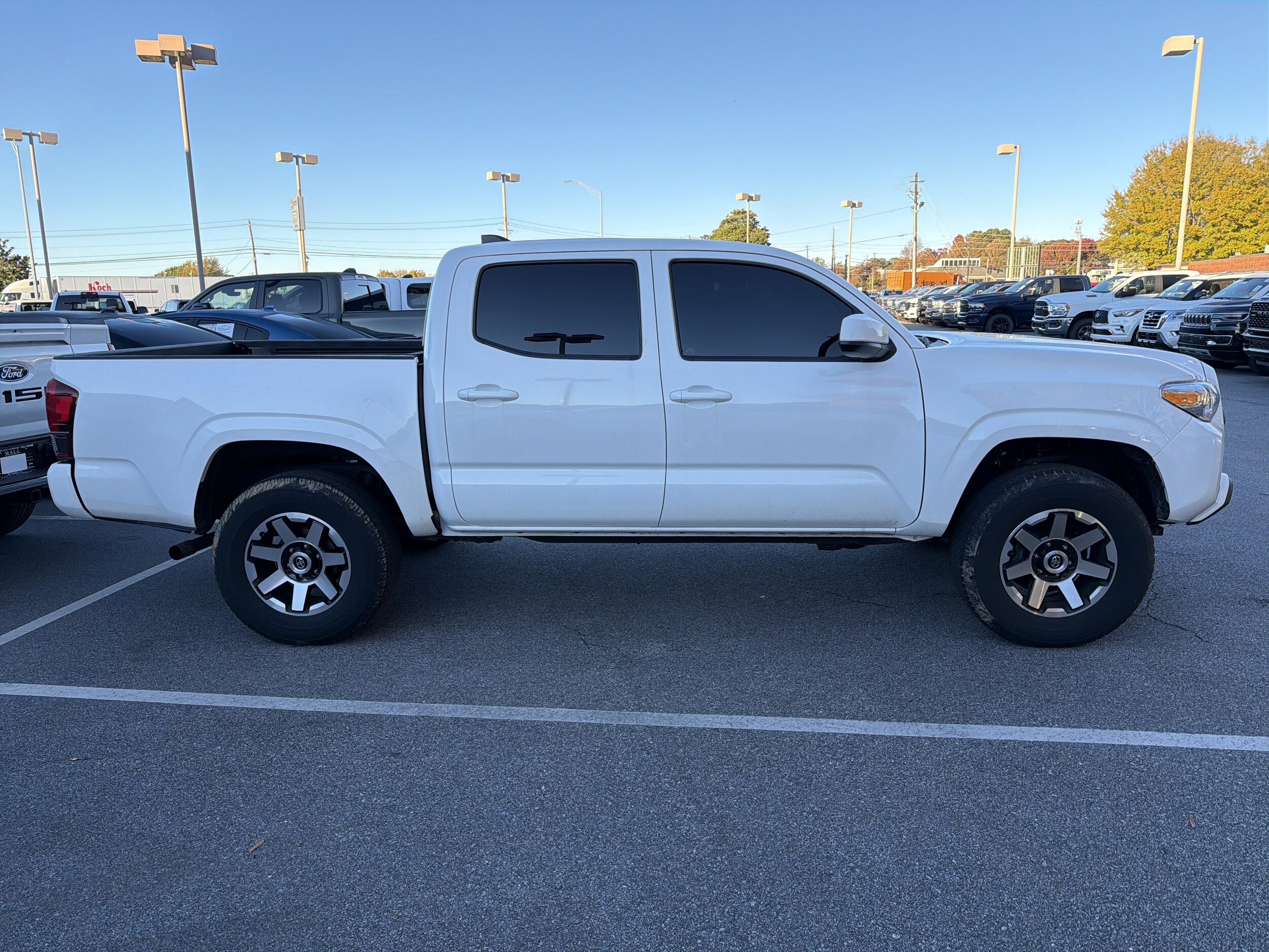 2022 Toyota Tacoma SR5 photo 4