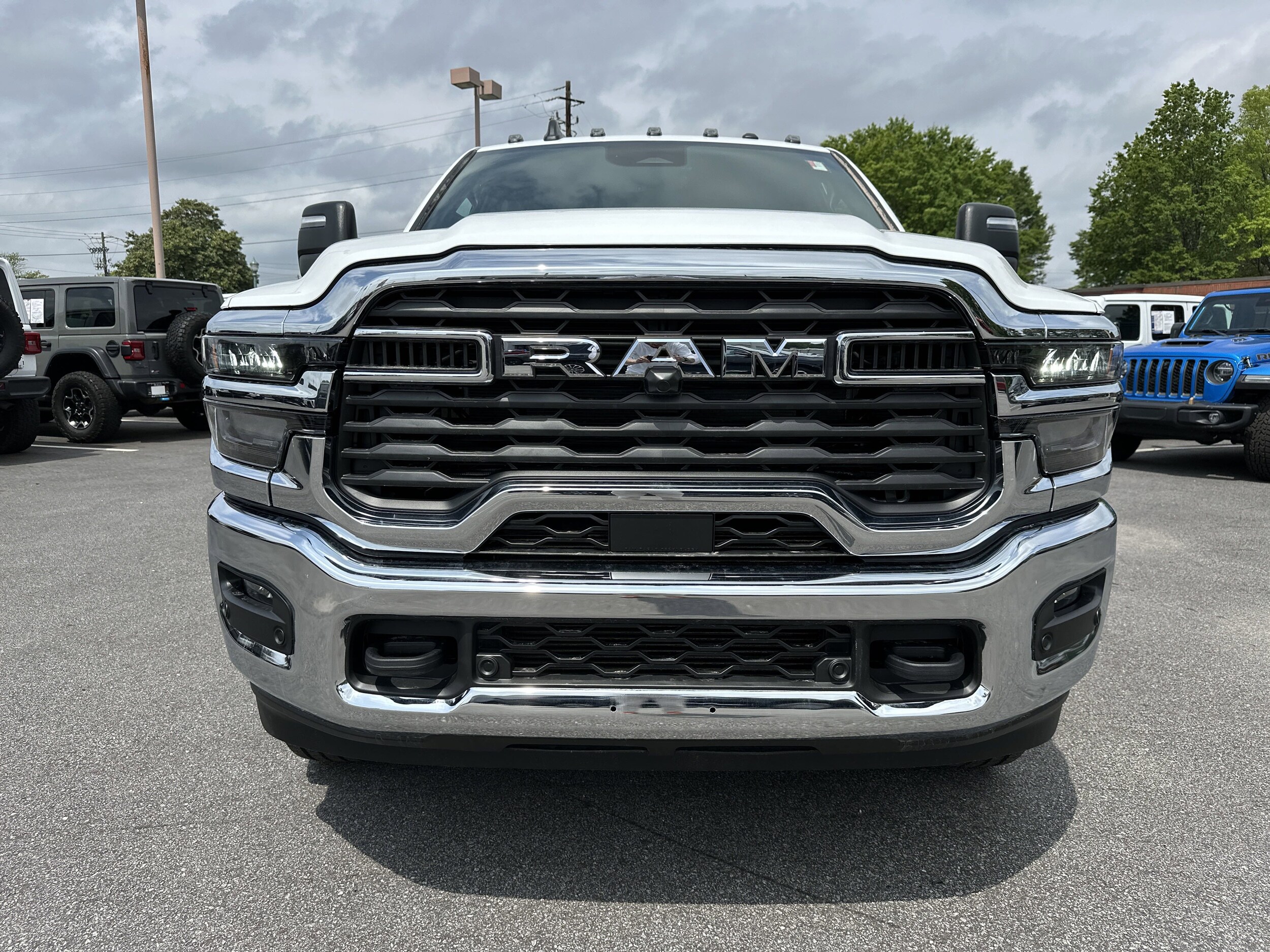 2025 Ram 2500 Tradesman photo 3