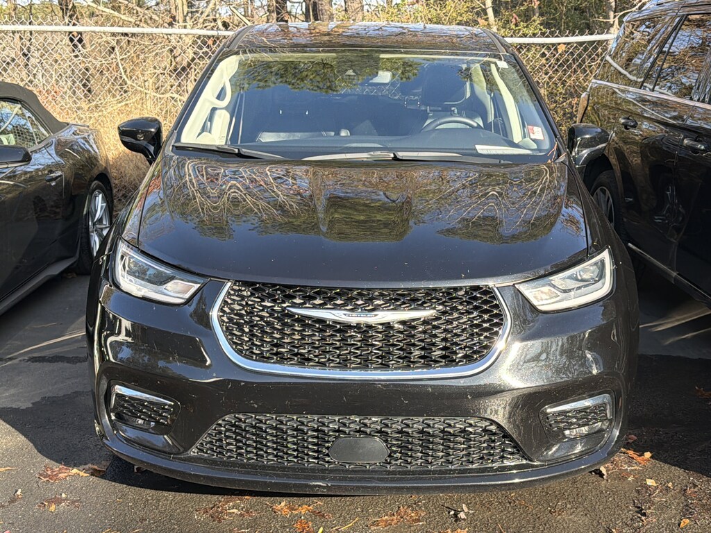 Used 2024 Chrysler Pacifica Touring L Van Passenger Van