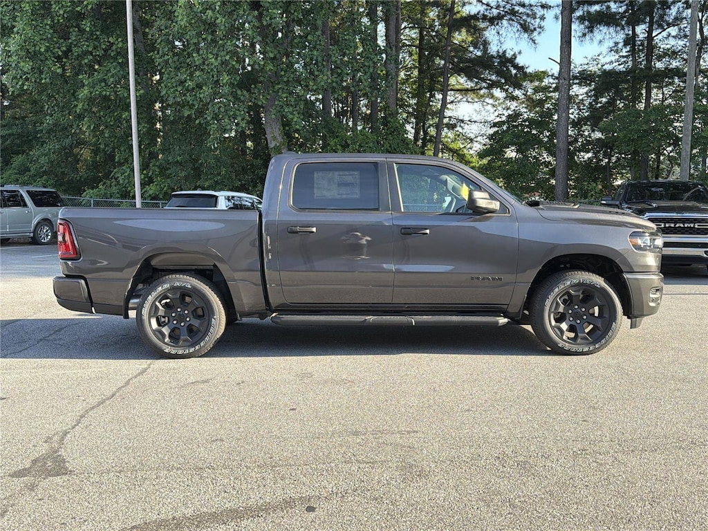 New 2026 Ram 1500 EXPRESS CREW CAB 4X4 5'7 BOX Pickup