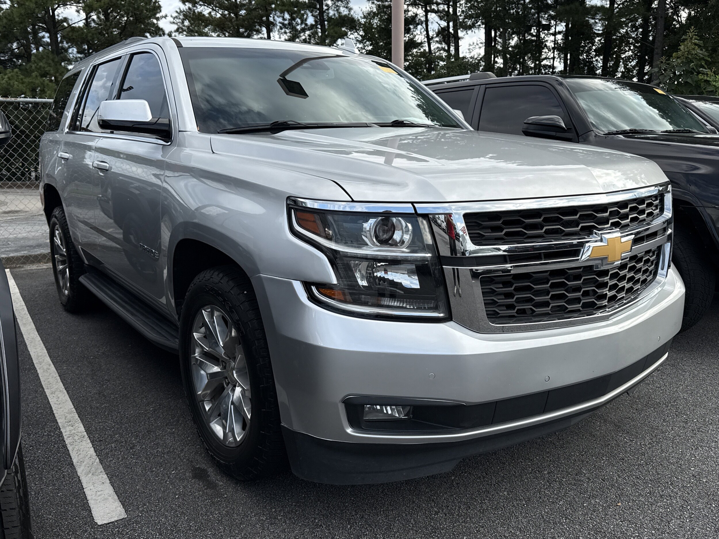 2019 Chevrolet Tahoe LT photo 3