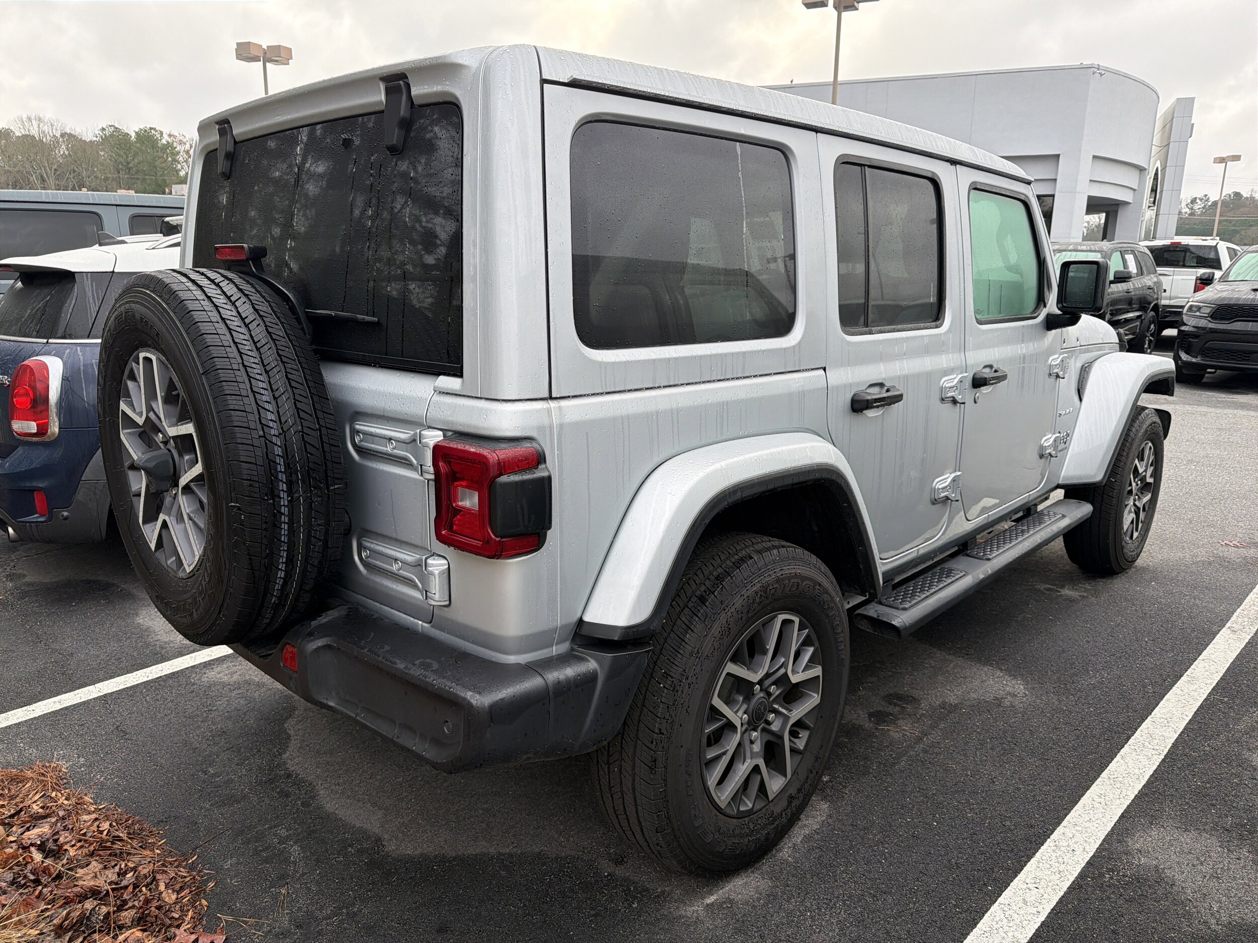 2024 Jeep Wrangler Sahara photo 4