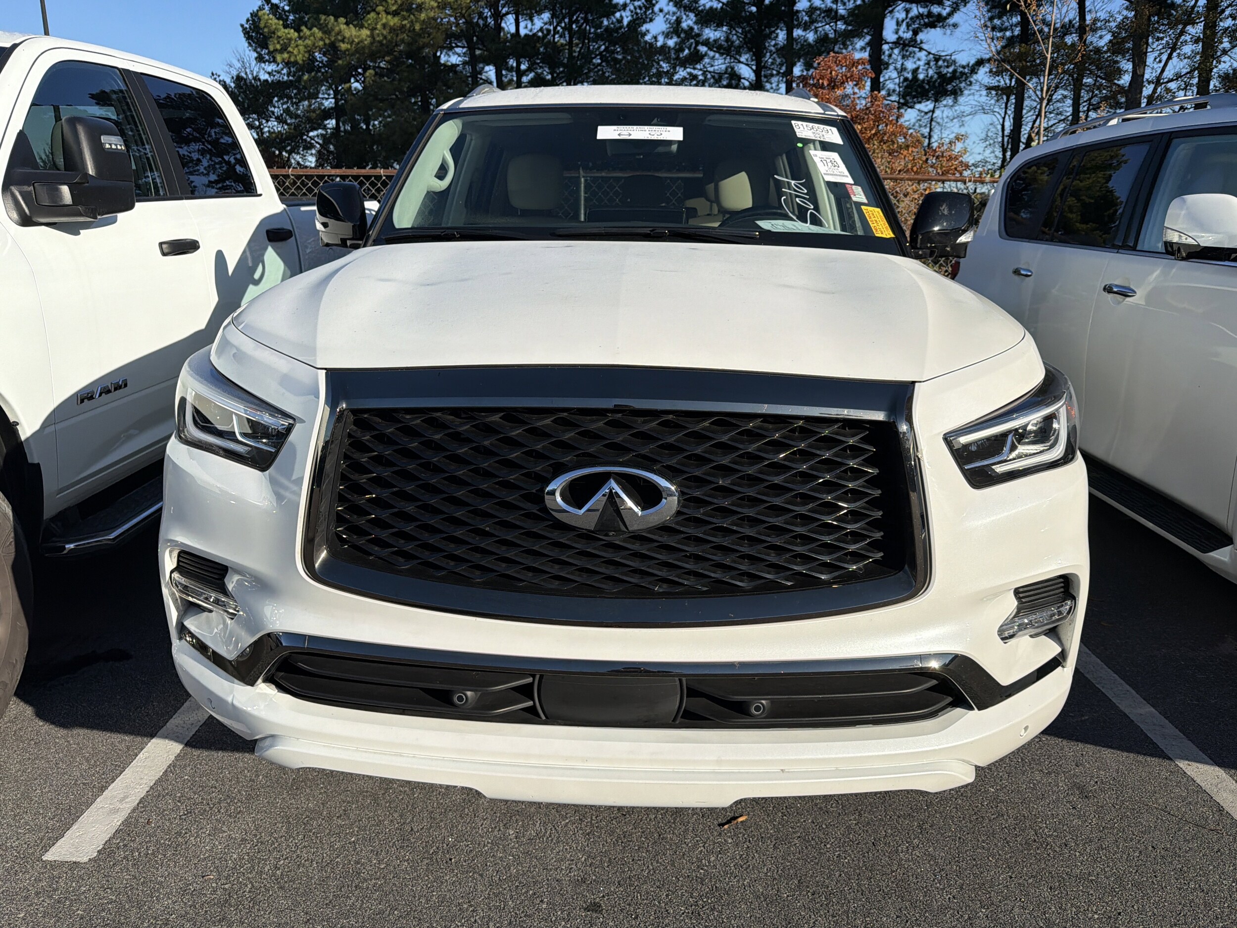 2024 Infiniti QX80 Premium Select photo 2