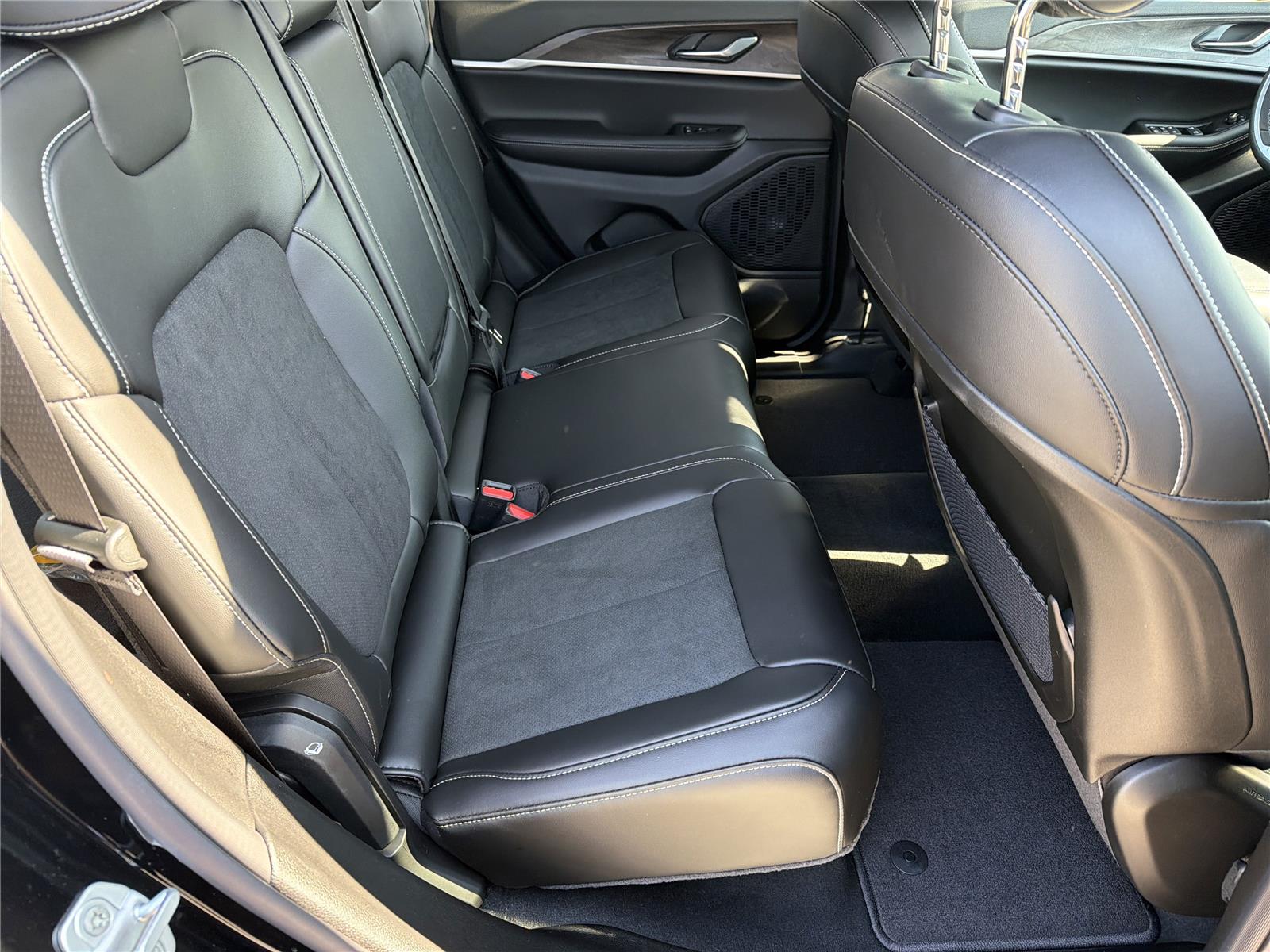 2026 Jeep Grand Cherokee Laredo - Photo 15