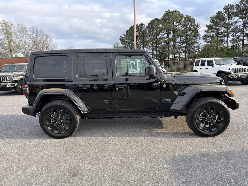 Used 2025 Jeep Wrangler 4xe Sahara SUV