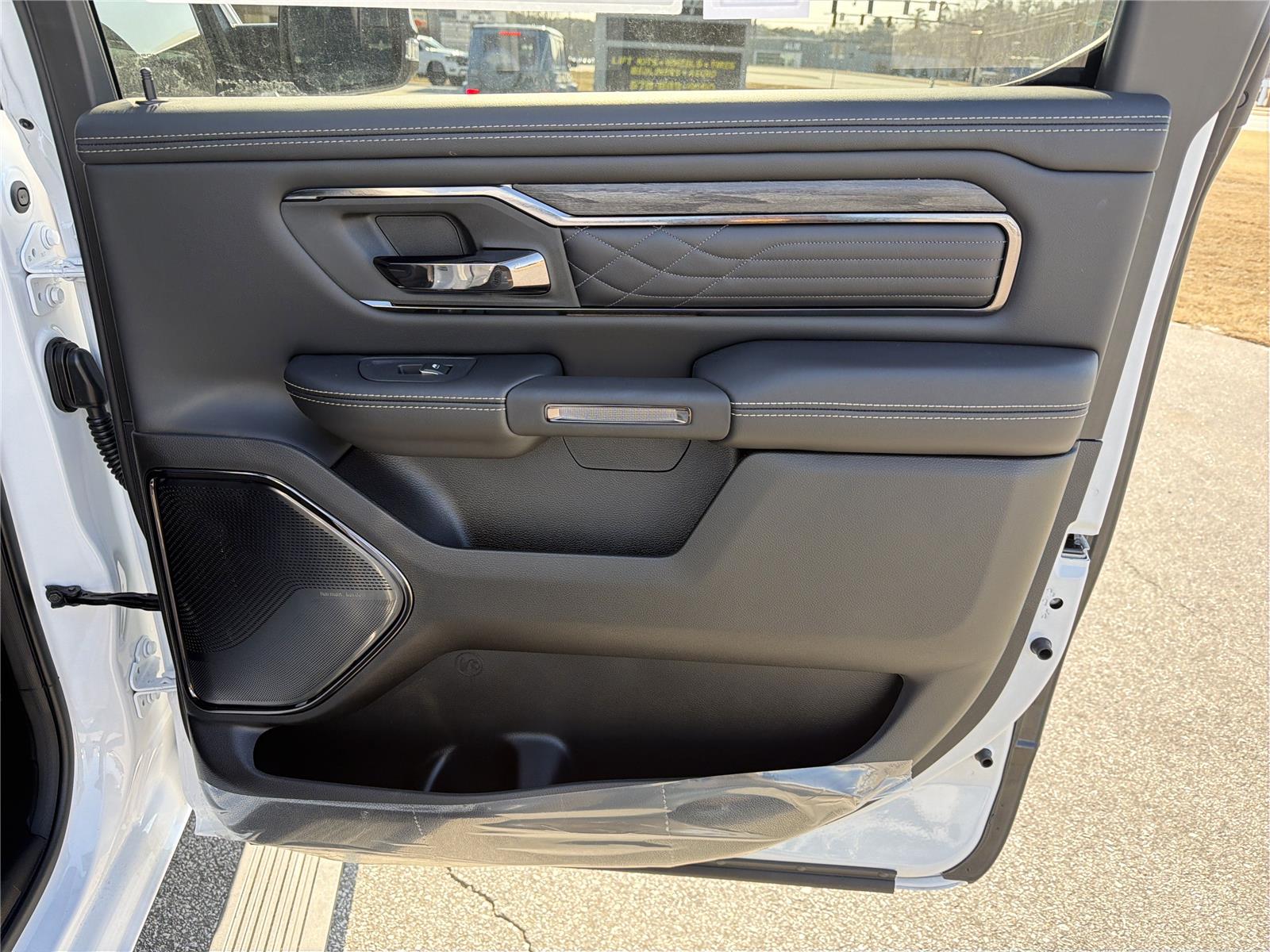 2026 RAM 1500 Limited - Photo 17