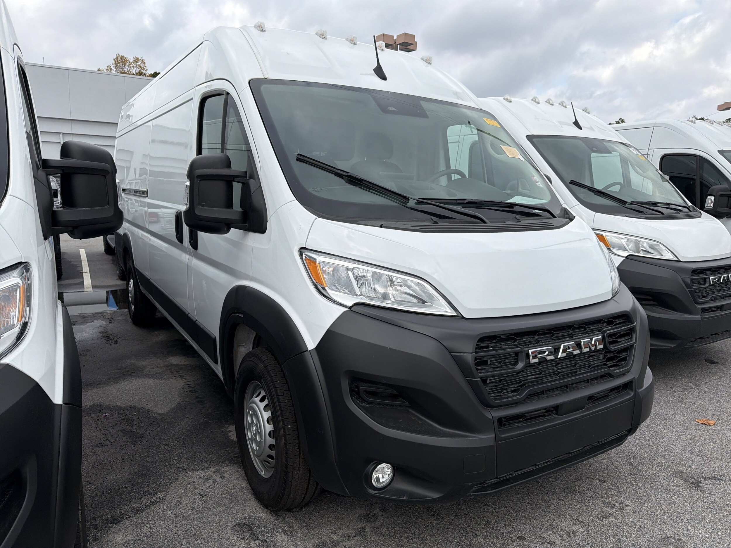 2025 Ram ProMaster 3500 Cargo Van photo 2