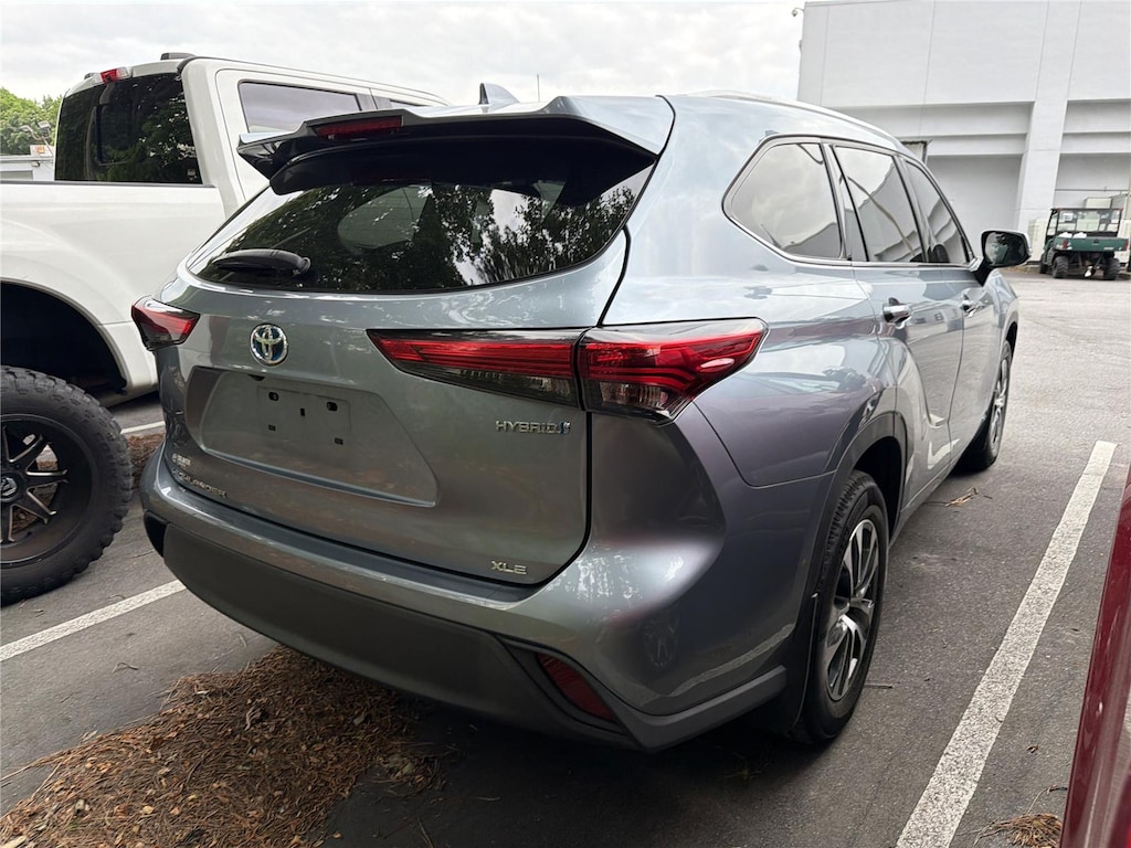 Used 2022 Toyota Highlander Hybrid XLE SUV
