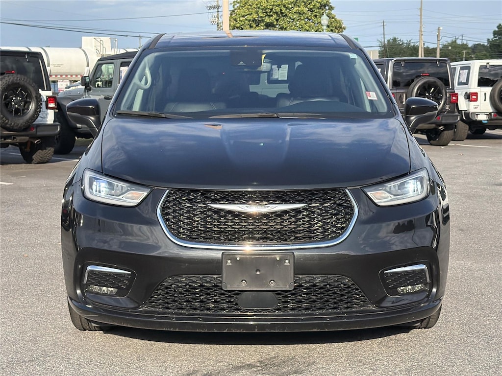 Used 2023 Chrysler Pacifica Touring L Van