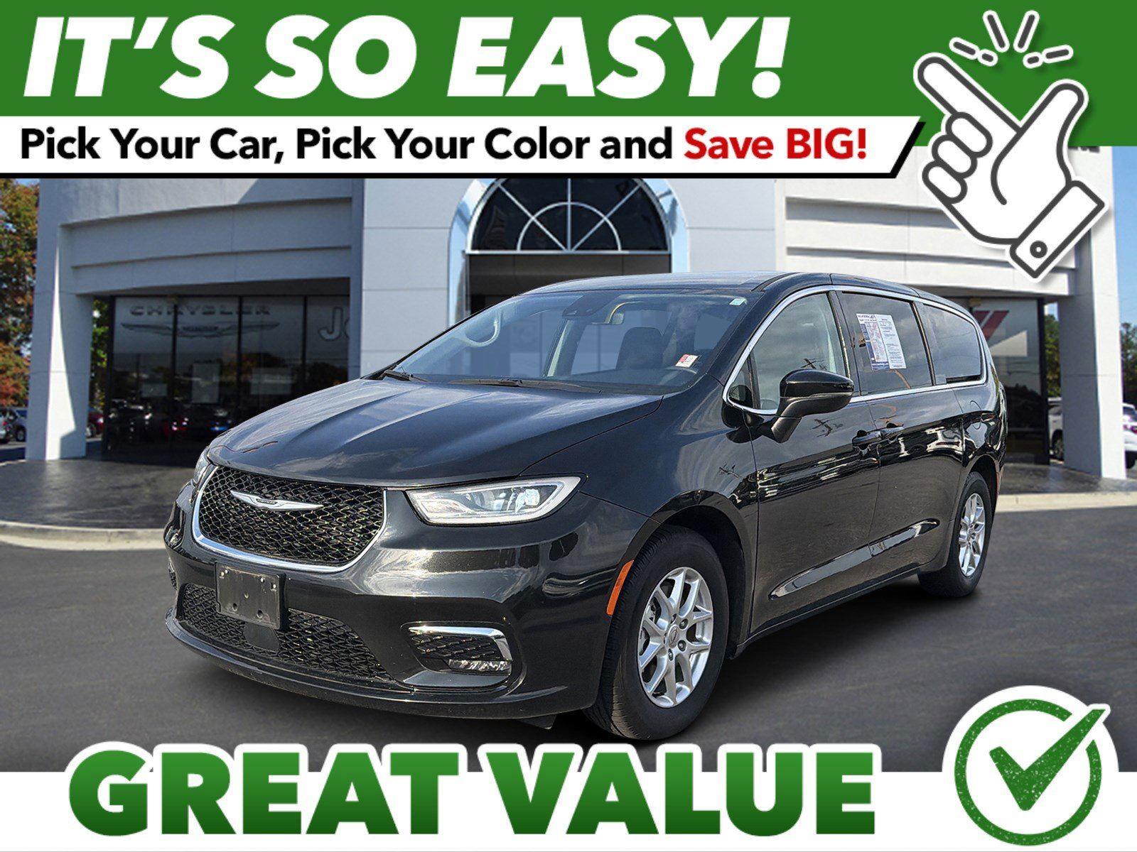 2023 Chrysler Pacifica Touring L's photo