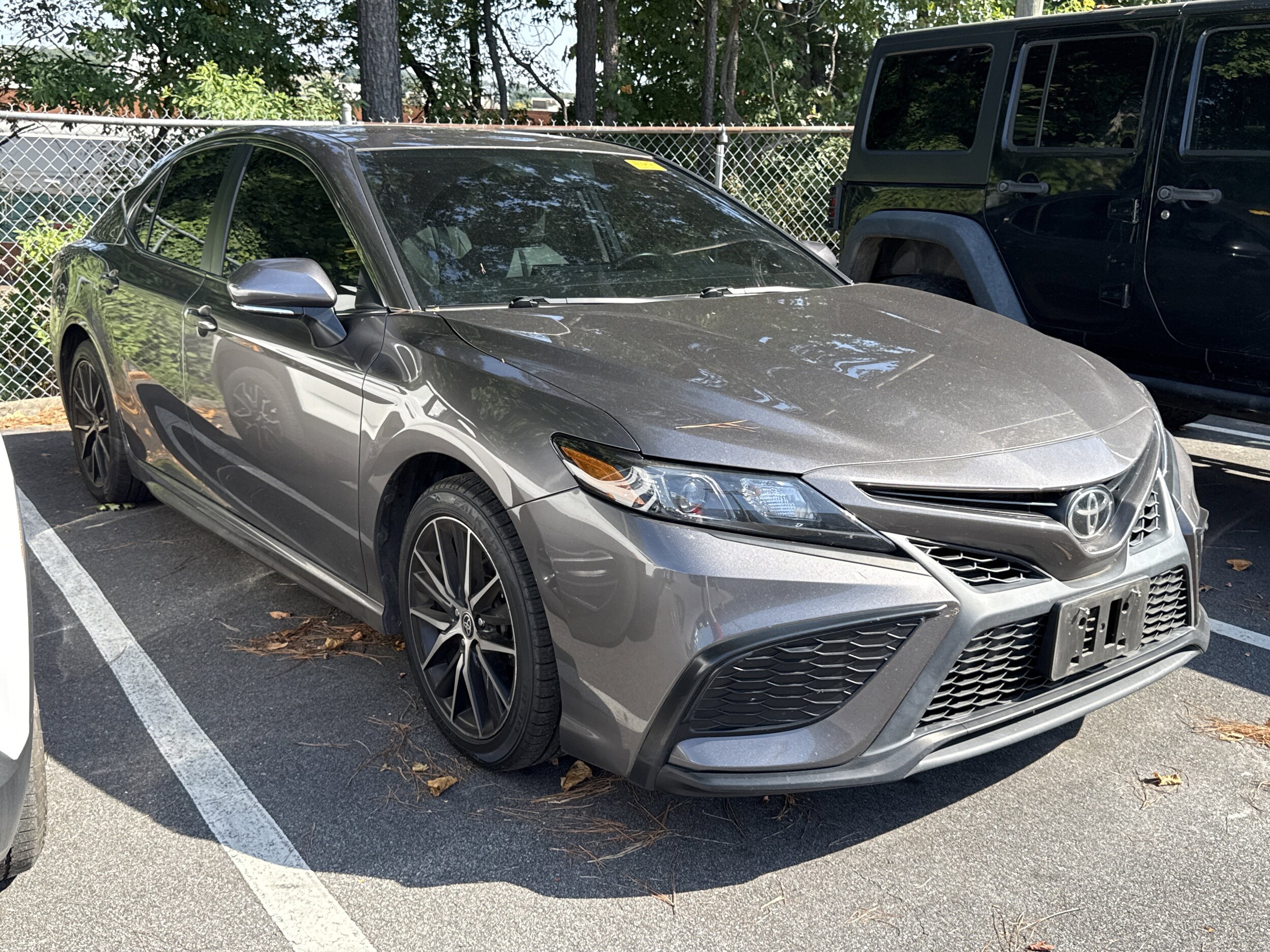 2021 Toyota Camry SE photo 3