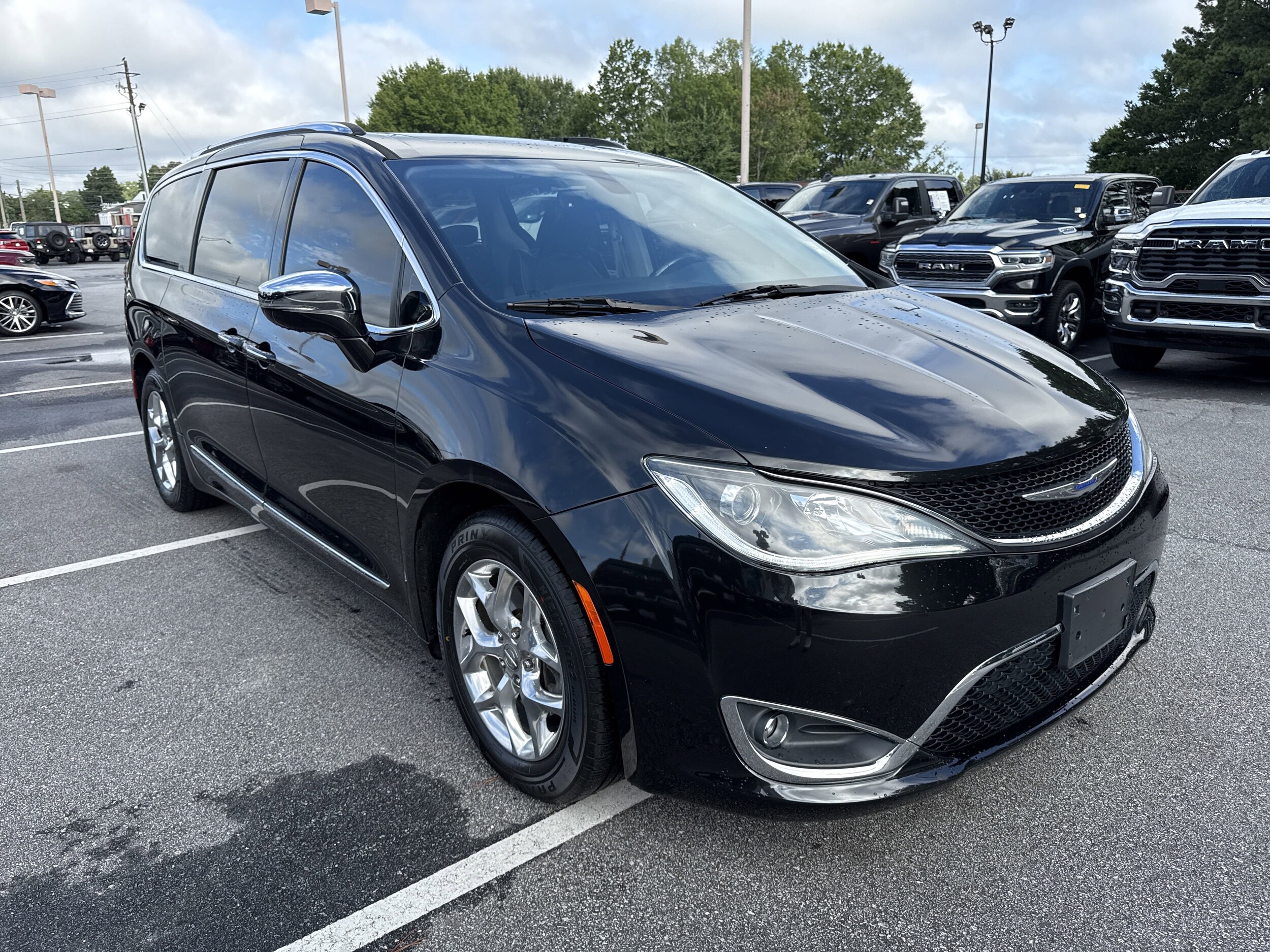 2019 Chrysler Pacifica Limited photo 4