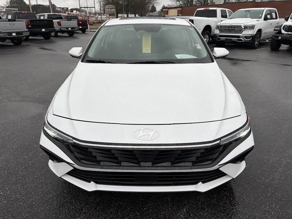 Used 2025 Hyundai Elantra SEL Convenience Sedan