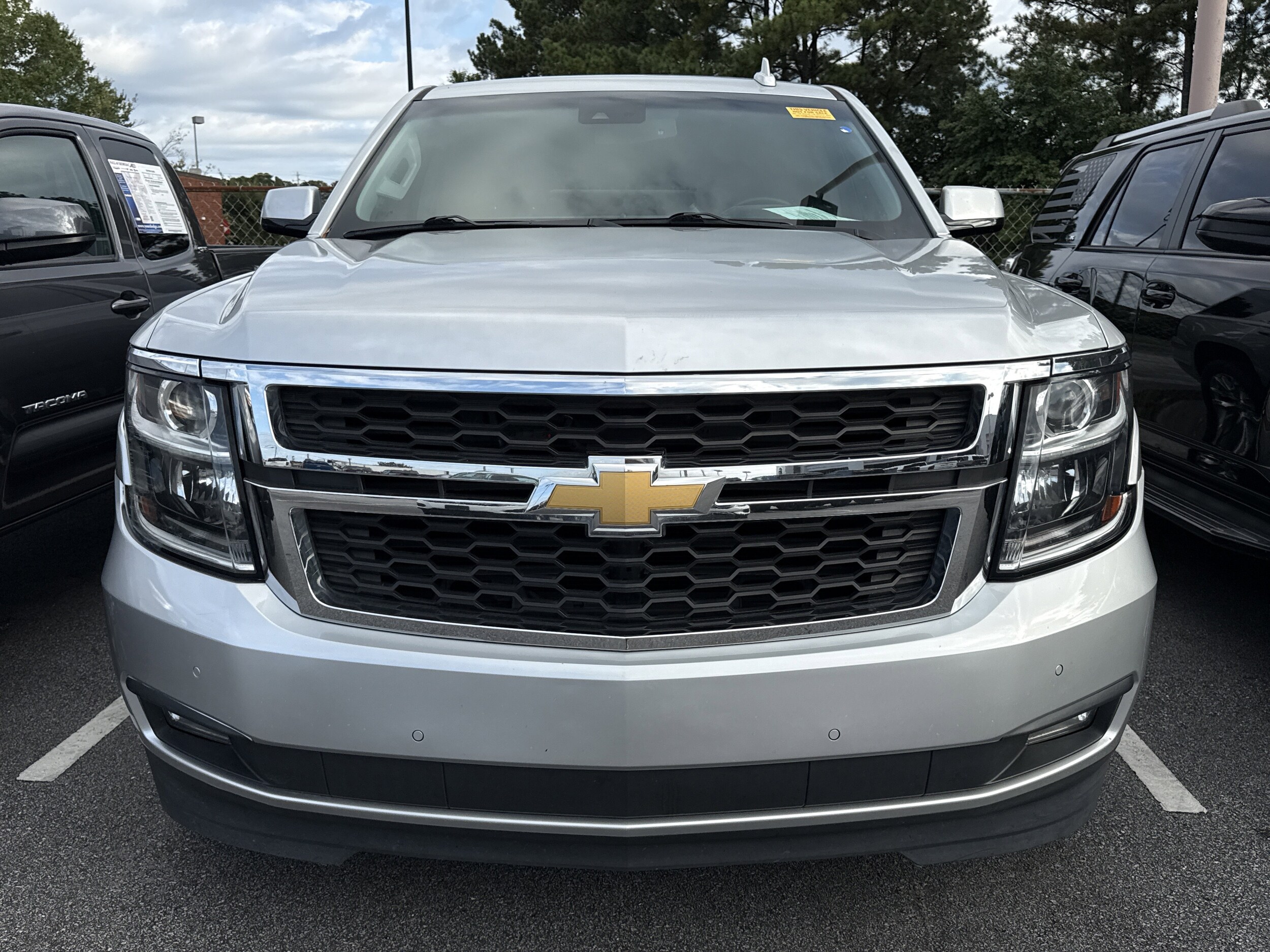 2019 Chevrolet Tahoe LT photo 2