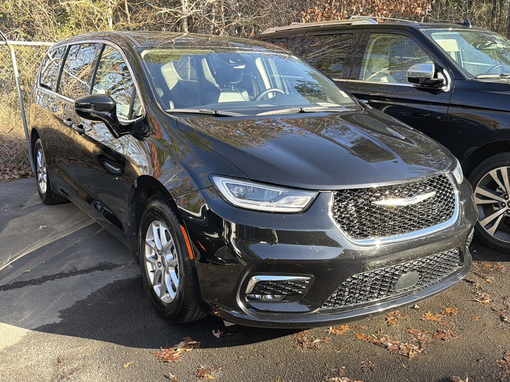 Used 2024 Chrysler Pacifica Touring L Van Passenger Van