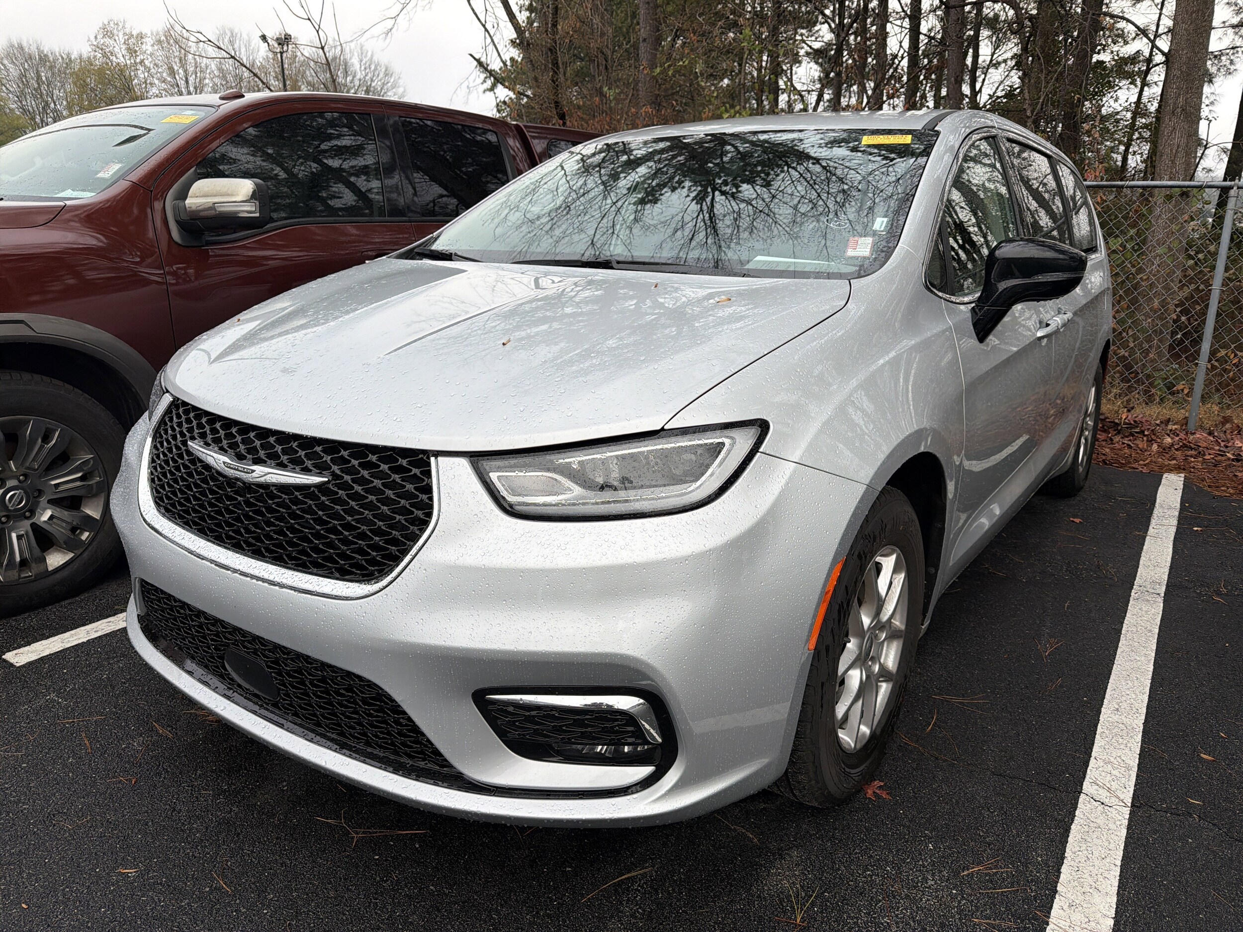 2024 Chrysler Pacifica Touring L's photo