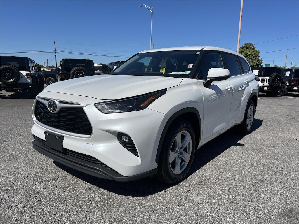 Used 2023 Toyota Highlander LE SUV