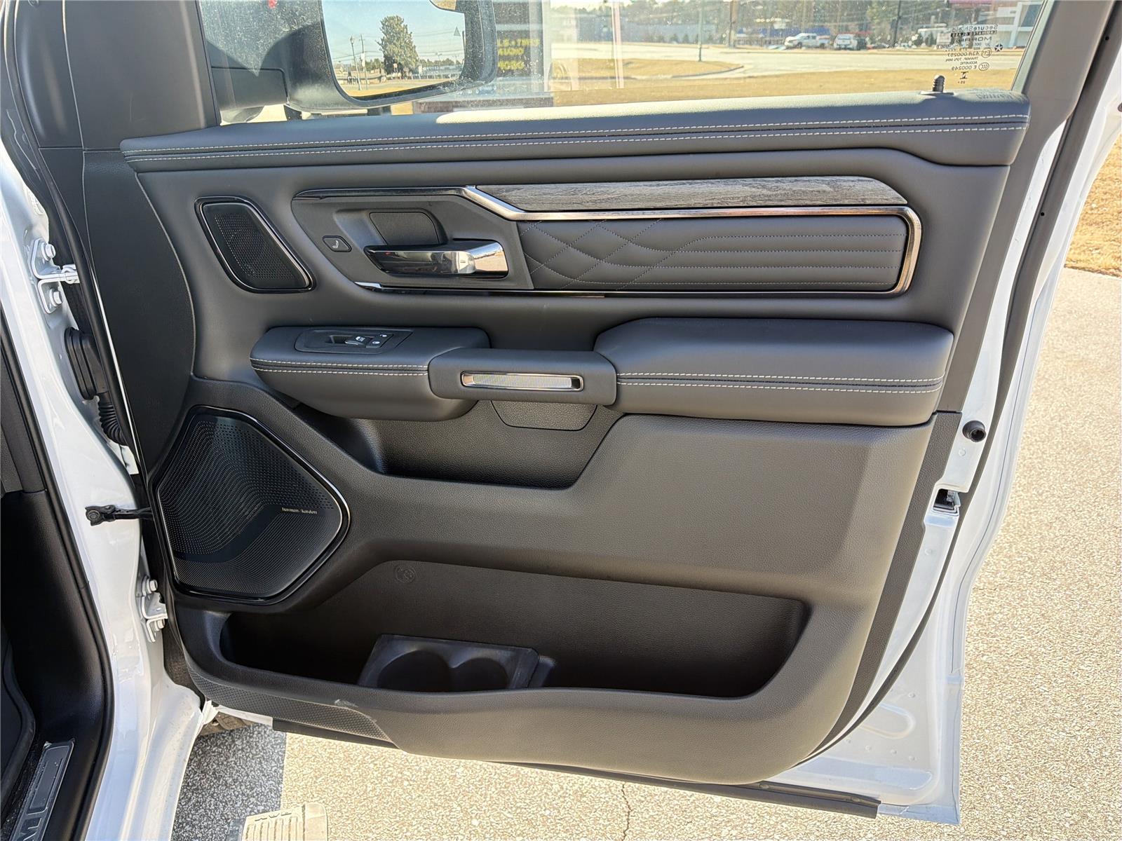2026 RAM 1500 Limited - Photo 15