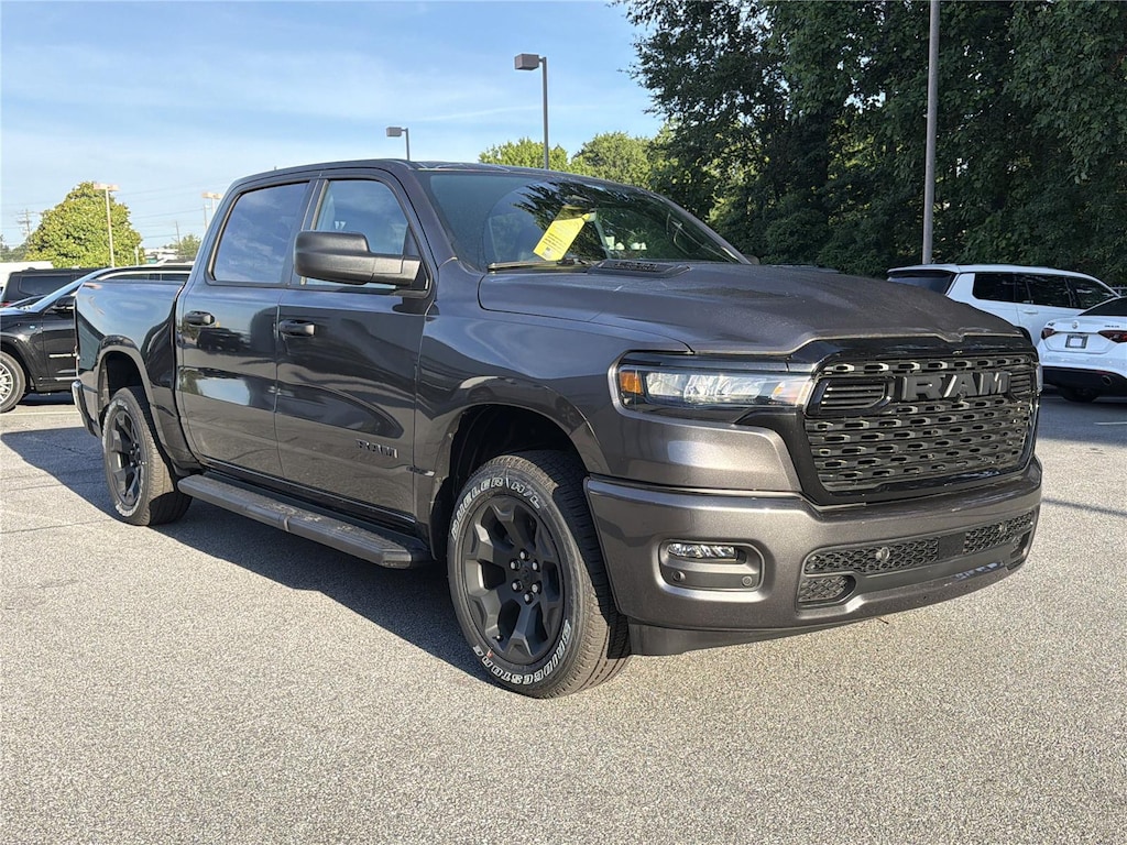 New 2026 Ram 1500 EXPRESS CREW CAB 4X4 5'7 BOX Pickup