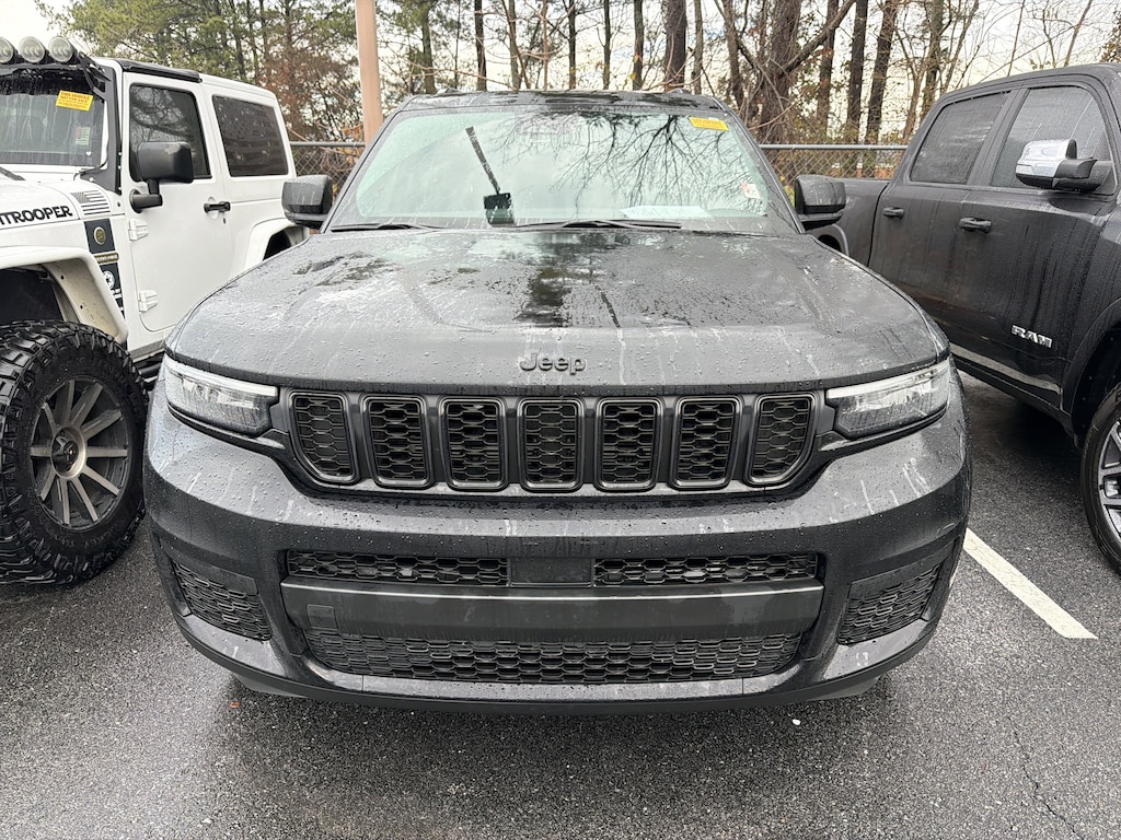 Used 2023 Jeep Grand Cherokee L Laredo SUV