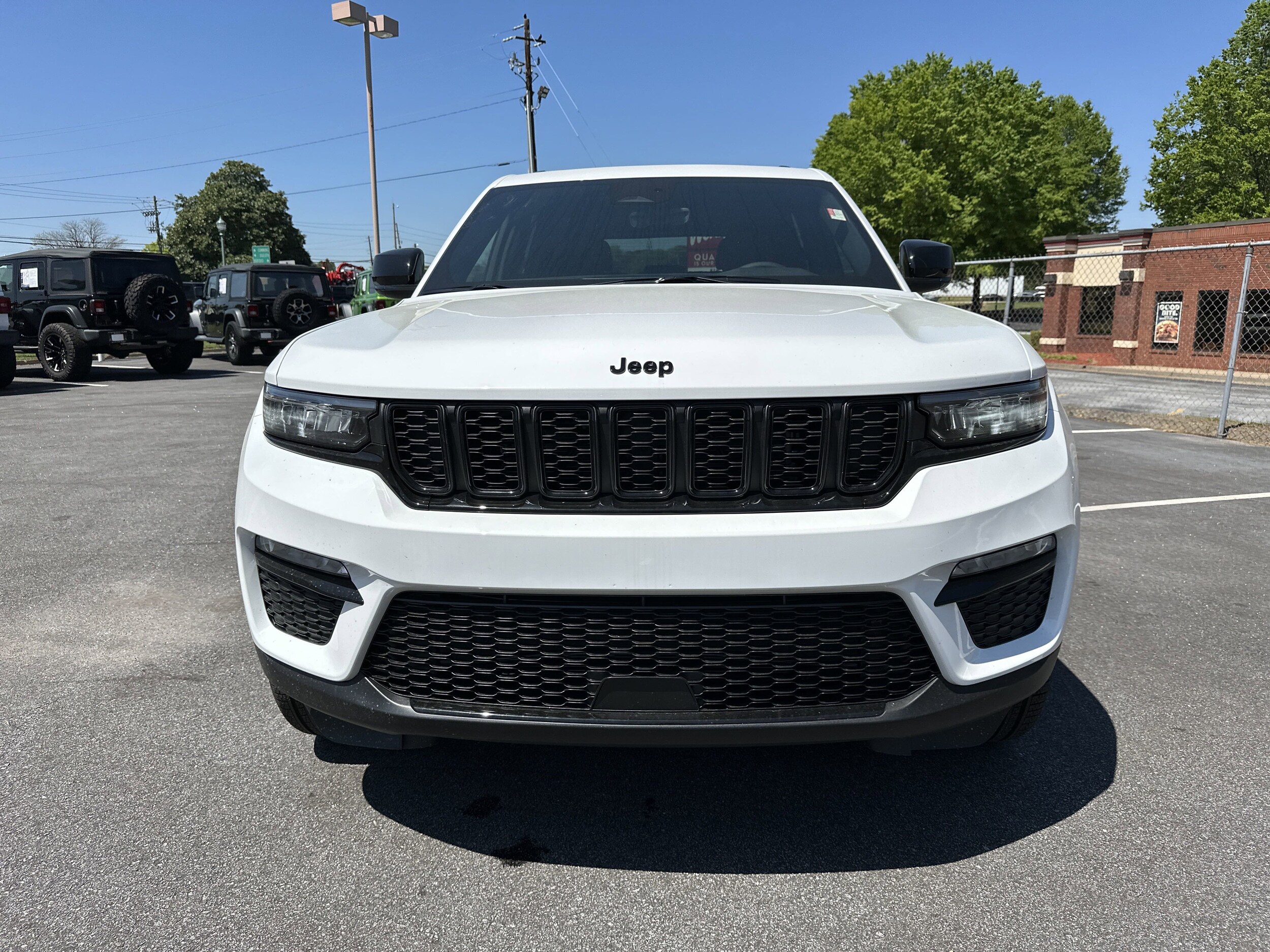 2025 Jeep Grand Cherokee Limited photo 3