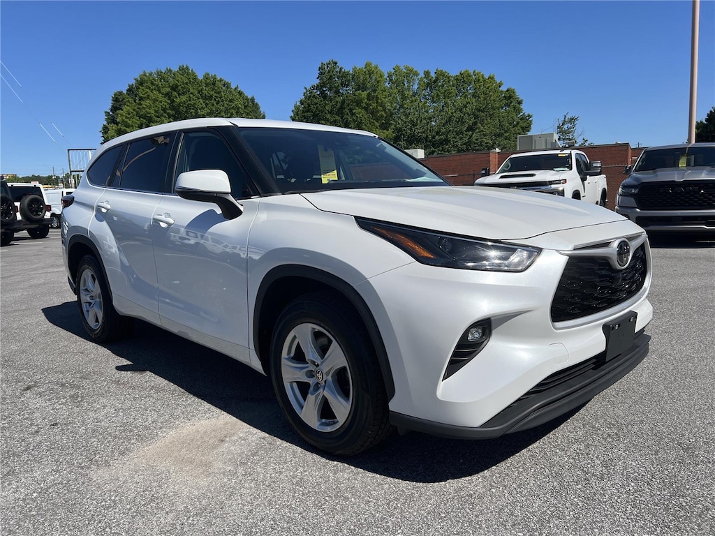 Used 2023 Toyota Highlander LE SUV