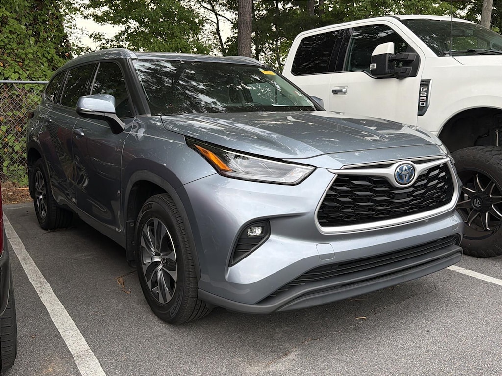 Used 2022 Toyota Highlander Hybrid XLE SUV