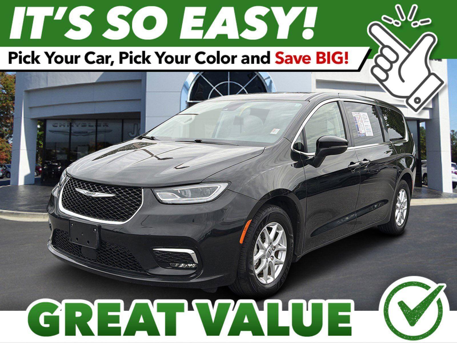 2023 Chrysler Pacifica Touring L's photo