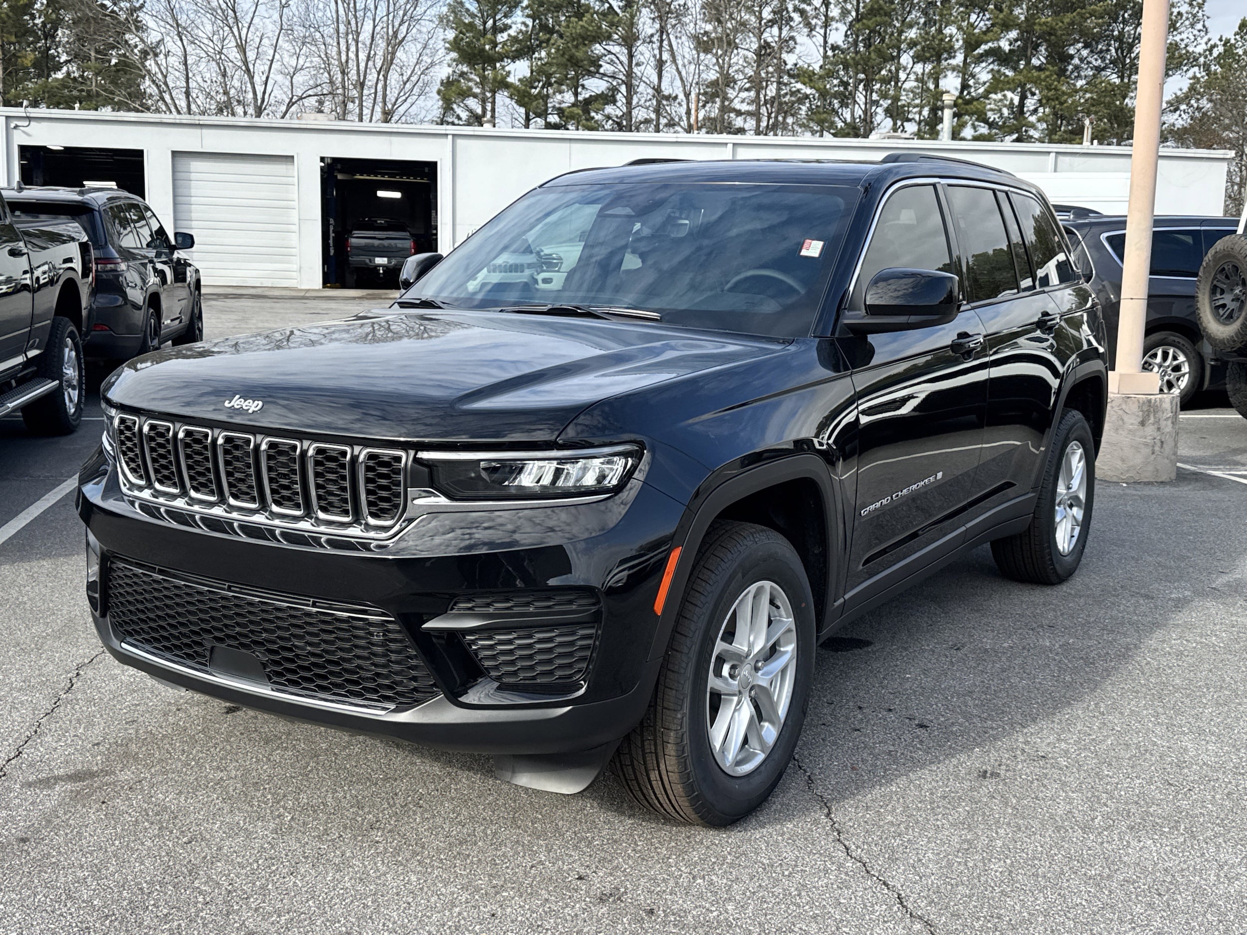 2025 Jeep Grand Cherokee Laredo's photo