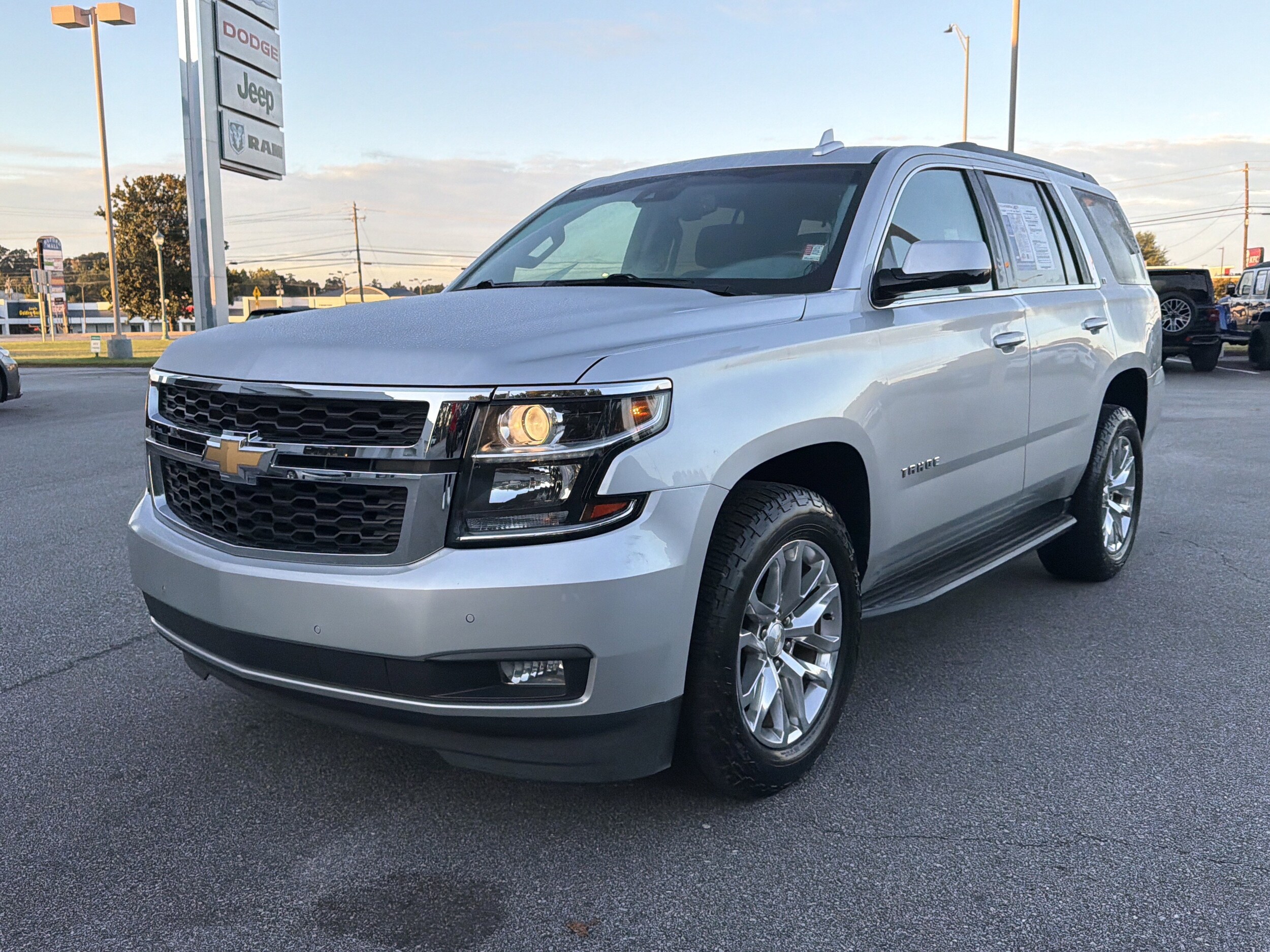 2019 Chevrolet Tahoe LT photo 2
