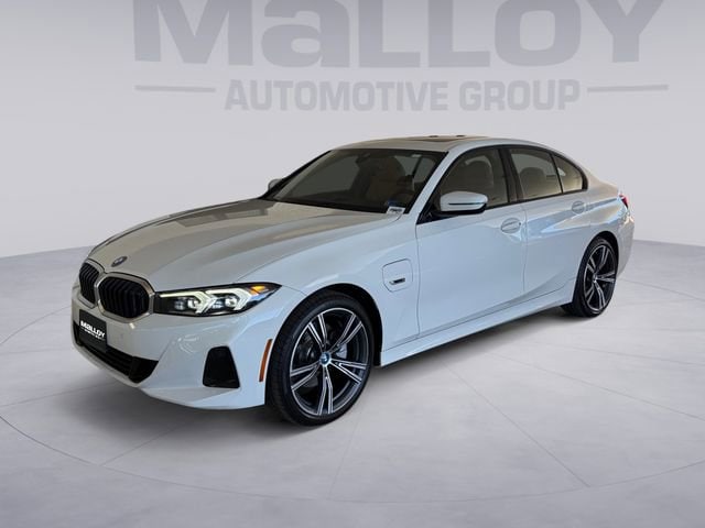 2023 BMW 3 Series 330e xDrive Sedan's photo