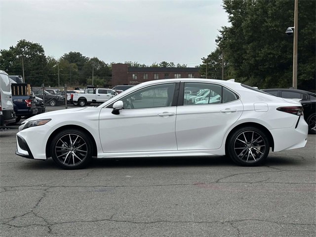 2024 Toyota Camry SE photo 2