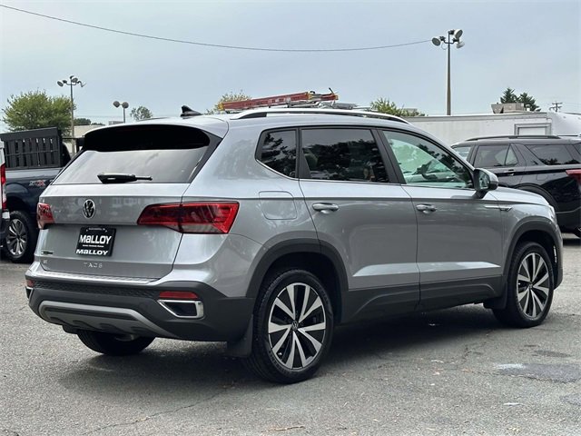 2023 Volkswagen Taos SE photo 3