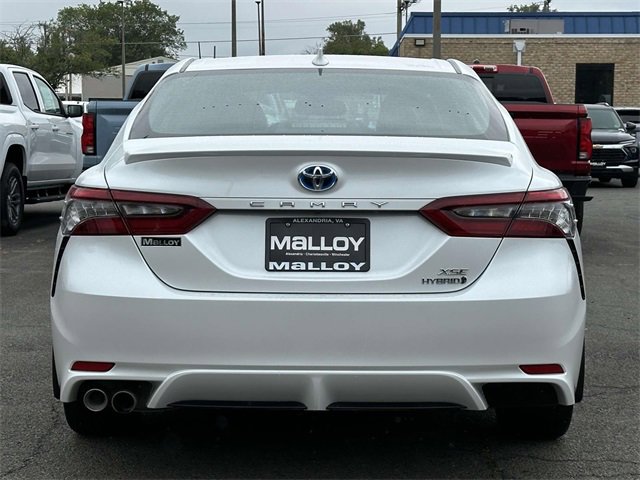 2022 Toyota Camry Hybrid XSE photo 2