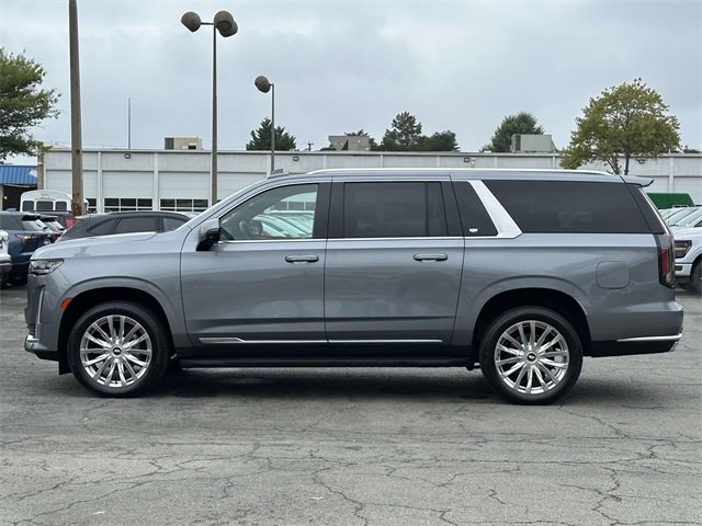 2022 Cadillac Escalade ESV Premium Luxury photo 2