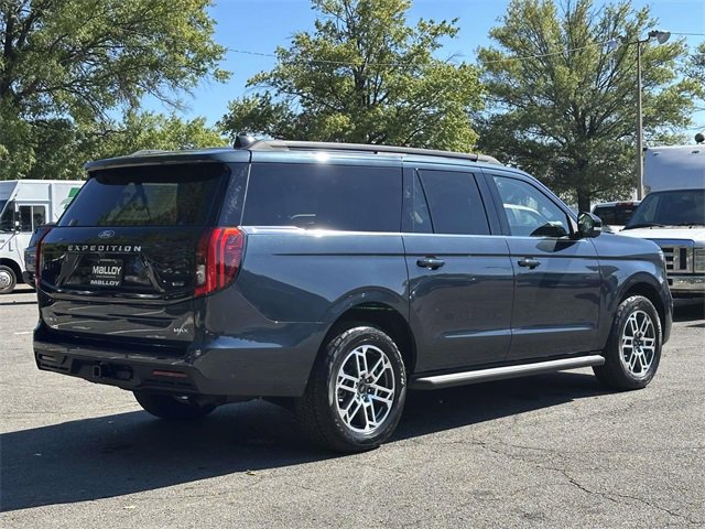 2025 Ford Expedition MAX photo 3